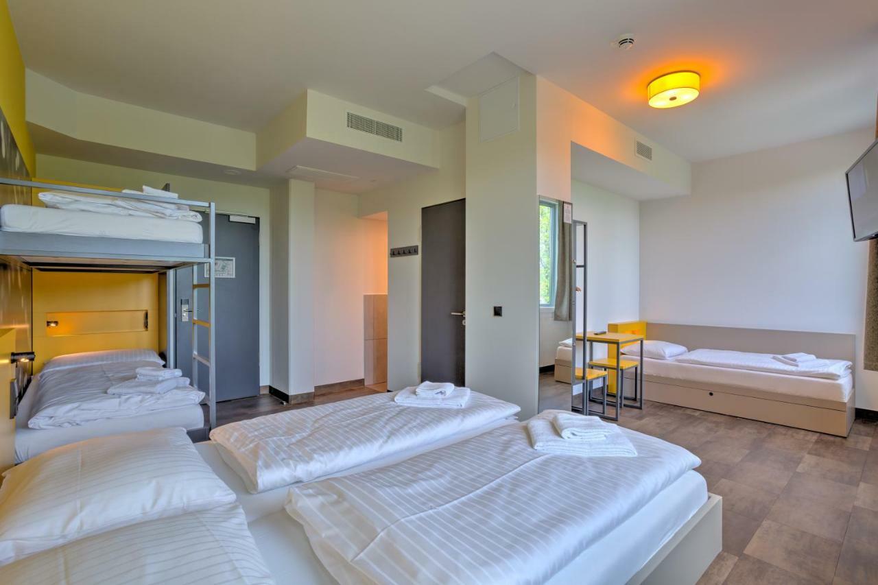 Meininger Hotel Muenchen Olympiapark Екстер'єр фото