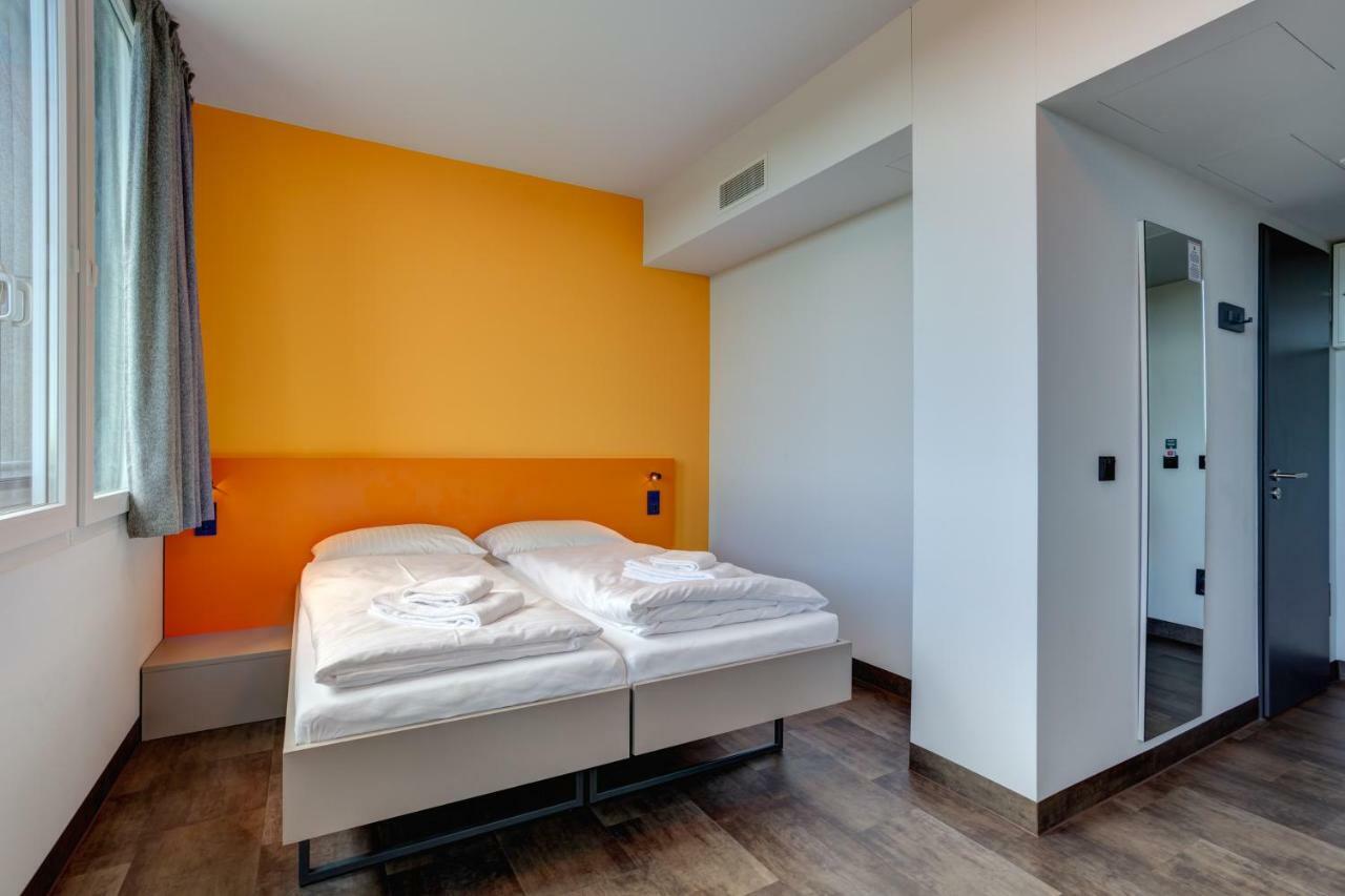 Meininger Hotel Muenchen Olympiapark Екстер'єр фото