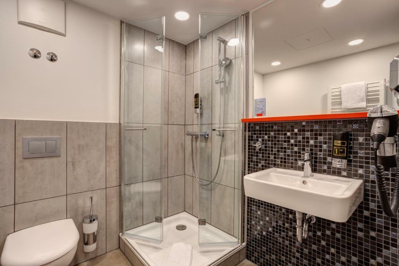 Meininger Hotel Muenchen Olympiapark Екстер'єр фото