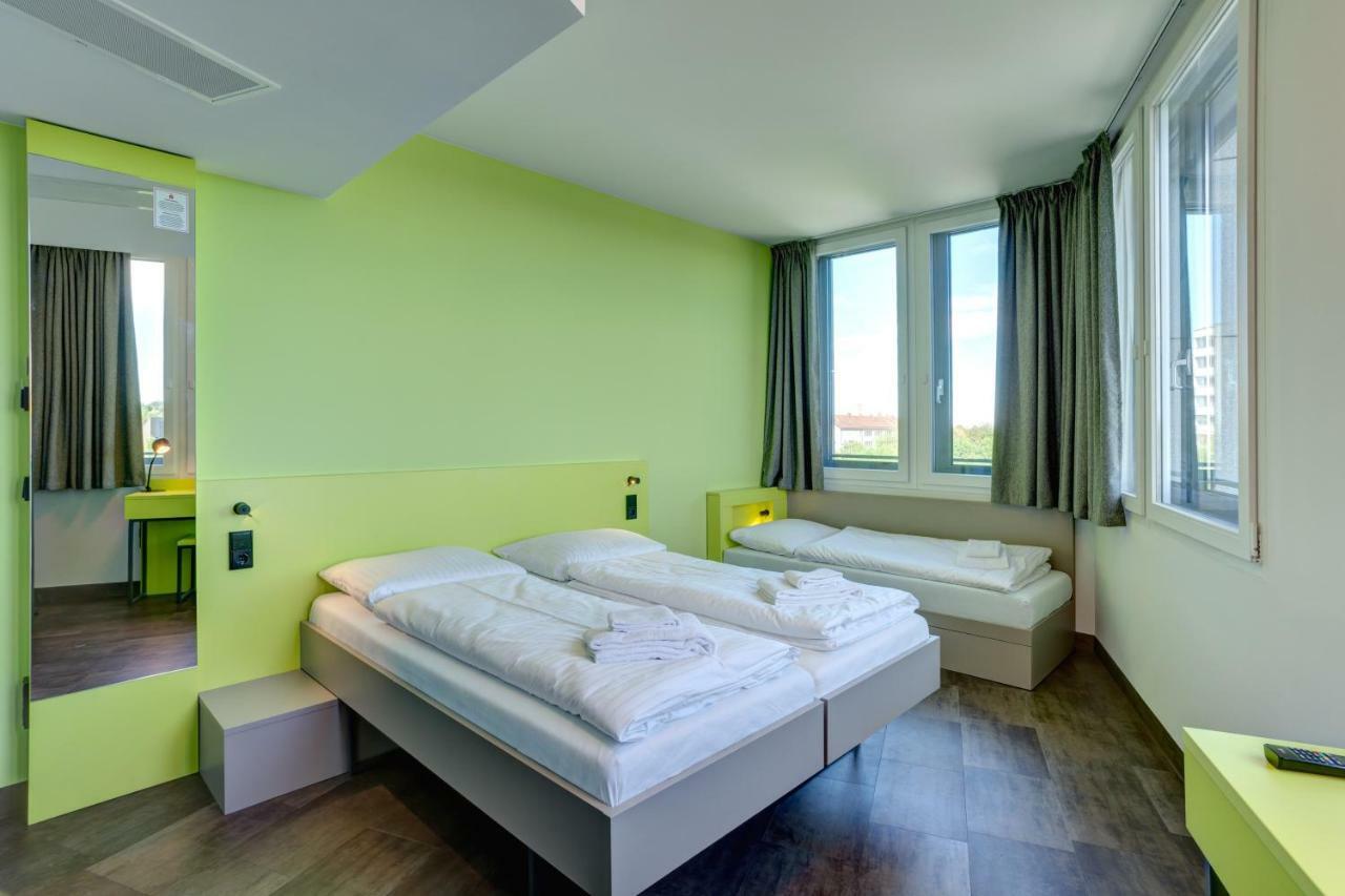Meininger Hotel Muenchen Olympiapark Екстер'єр фото