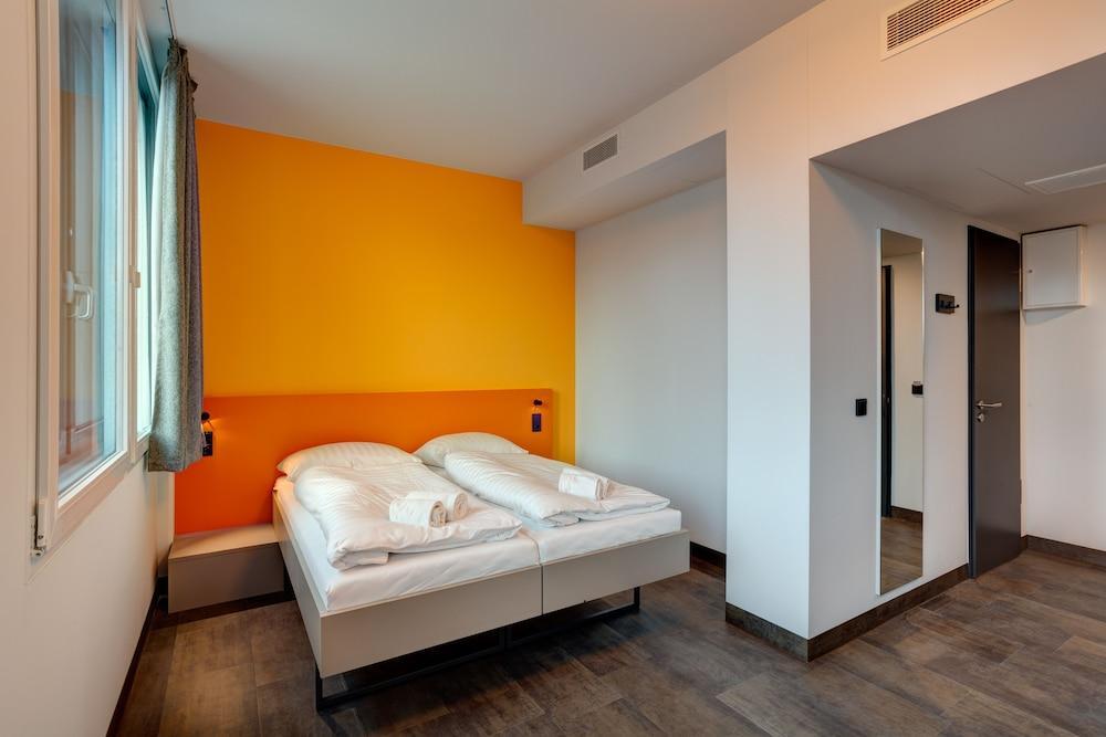 Meininger Hotel Muenchen Olympiapark Екстер'єр фото
