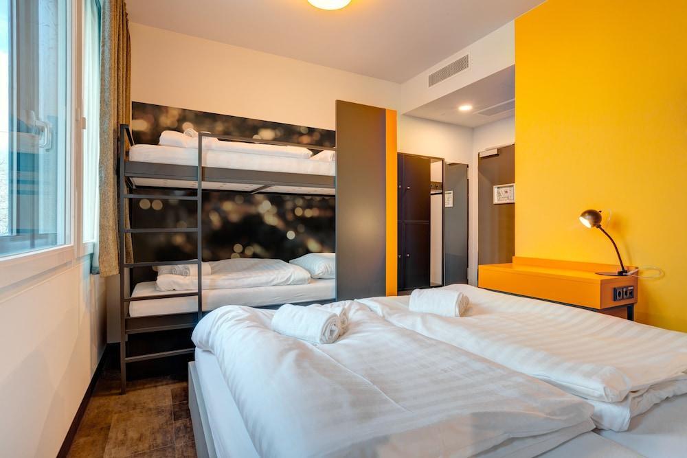 Meininger Hotel Muenchen Olympiapark Екстер'єр фото